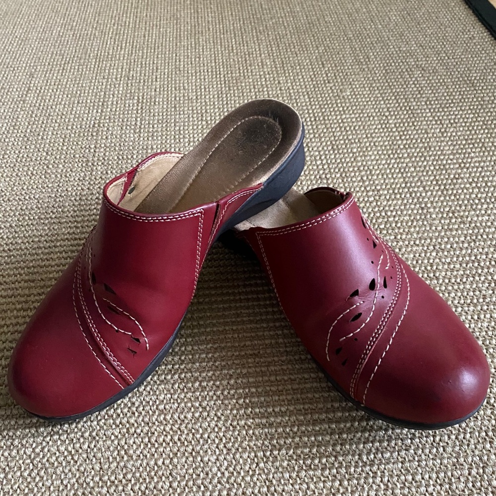 Bass Red Leather Clogs